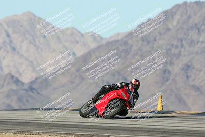 media/Dec-01-2025-Moto Forza (Mon) [[2daa91e15f]]/1-Advanced Group/Session 4 Turn 9/